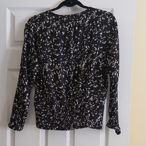 Jennifer Lopez Black and White Blouse - Picture 3 of 7